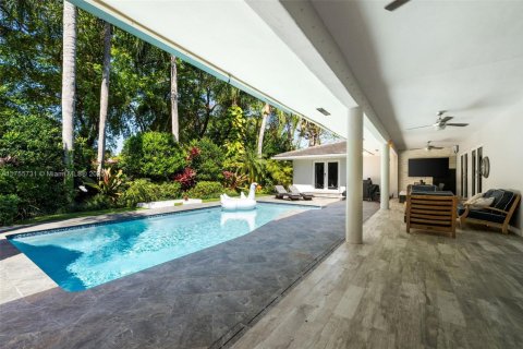House in South Miami, Florida 5 bedrooms, 350.43 sq.m. № 1505989 - photo 19
