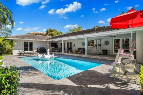 House in South Miami, Florida 5 bedrooms, 350.43 sq.m. № 1505989 - photo 18
