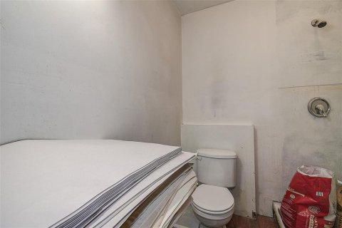 House in Saint Petersburg, Florida 3 bedrooms, 189.06 sq.m. № 2400286 - photo 23