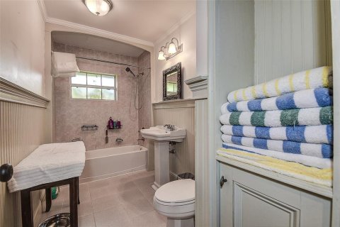 House in Saint Petersburg, Florida 3 bedrooms, 189.06 sq.m. № 2400286 - photo 21
