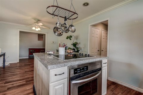 House in Saint Petersburg, Florida 3 bedrooms, 189.06 sq.m. № 2400286 - photo 10
