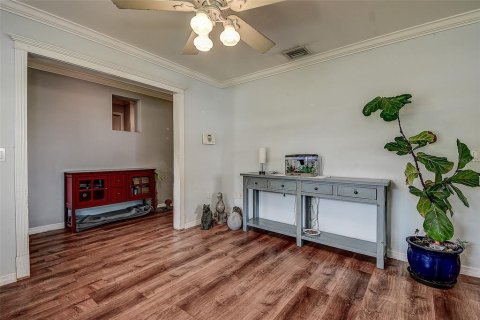 House in Saint Petersburg, Florida 3 bedrooms, 189.06 sq.m. № 2400286 - photo 7
