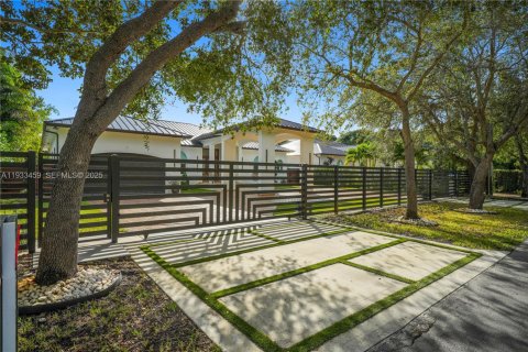 Casa en alquiler en Pinecrest, Florida, 5 dormitorios, 318.65 m2 № 1991416 - foto 6