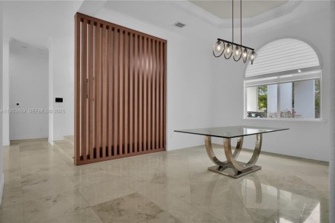 Casa en alquiler en Pinecrest, Florida, 5 dormitorios, 318.65 m2 № 1991416 - foto 15