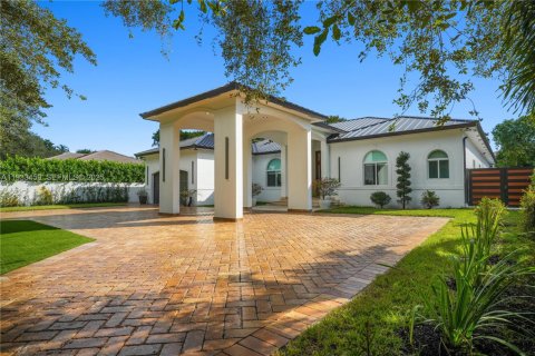 Casa en alquiler en Pinecrest, Florida, 5 dormitorios, 318.65 m2 № 1991416 - foto 1
