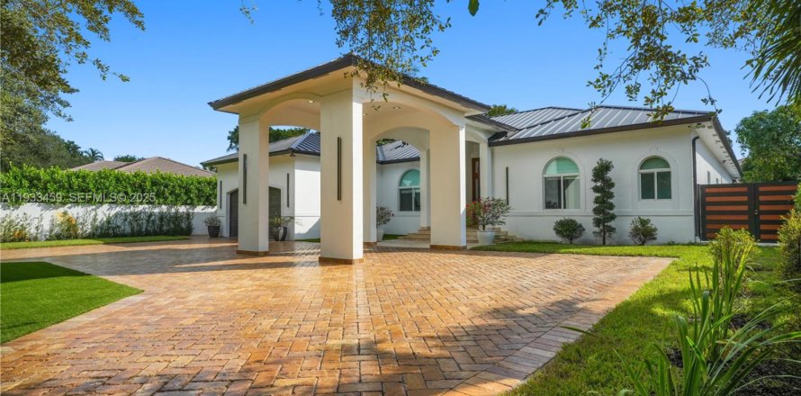 Casa en Pinecrest, Florida 5 dormitorios, 318.65 m2 № 1991416