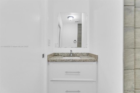 Снять в аренду таунхаус в Майами, Флорида 4 спальни, 179.86м2, № 1951191 - фото 28
