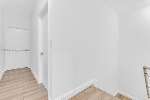 Снять в аренду таунхаус в Майами, Флорида 4 спальни, 179.86м2, № 1951191 - фото 12