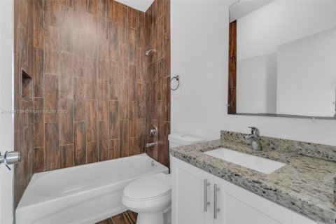 Снять в аренду таунхаус в Майами, Флорида 4 спальни, 179.86м2, № 1951191 - фото 24