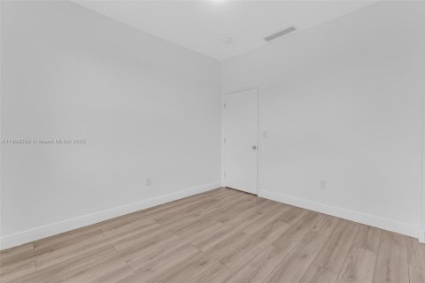 Снять в аренду таунхаус в Майами, Флорида 4 спальни, 179.86м2, № 1951191 - фото 25