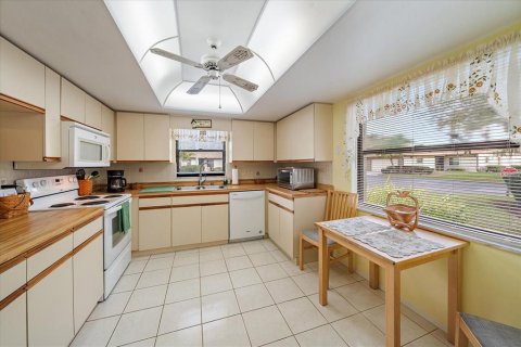 House in Sarasota, Florida 2 bedrooms, 134.8 sq.m. № 2101321 - photo 20