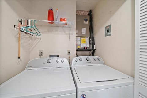 House in Sarasota, Florida 2 bedrooms, 134.8 sq.m. № 2101321 - photo 25