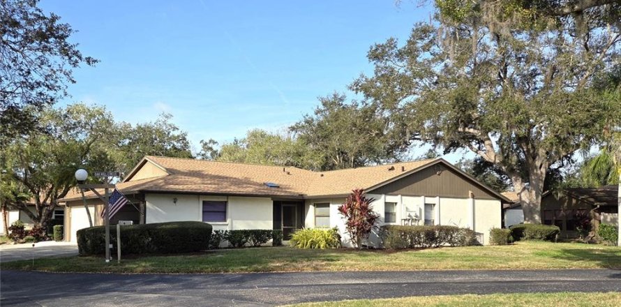 House in Sarasota, Florida 2 bedrooms, 134.8 sq.m. № 2101321