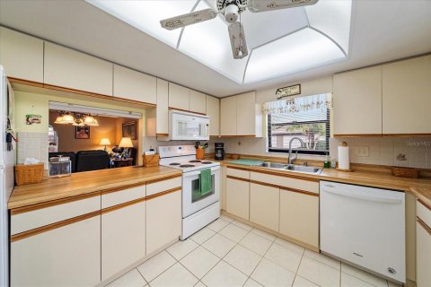 House in Sarasota, Florida 2 bedrooms, 134.8 sq.m. № 2101321 - photo 23