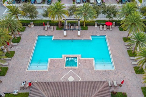 Touwnhouse à vendre à Miami, Floride: 3 chambres, 151.9 m2 № 1952821 - photo 30