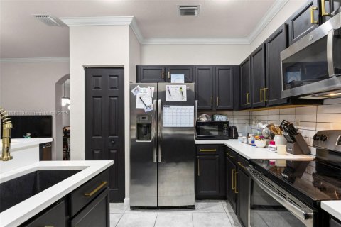 Touwnhouse à vendre à Miami, Floride: 3 chambres, 151.9 m2 № 1952821 - photo 14