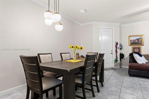 Touwnhouse à vendre à Miami, Floride: 3 chambres, 151.9 m2 № 1952821 - photo 7