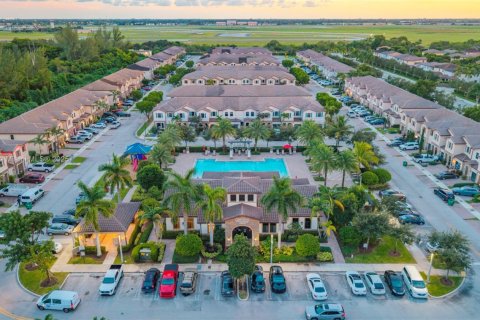 Touwnhouse à vendre à Miami, Floride: 3 chambres, 151.9 m2 № 1952821 - photo 29