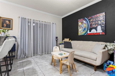 Touwnhouse à vendre à Miami, Floride: 3 chambres, 151.9 m2 № 1952821 - photo 9