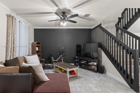 Touwnhouse à vendre à Miami, Floride: 3 chambres, 151.9 m2 № 1952821 - photo 4