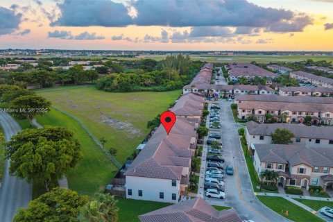 Touwnhouse à vendre à Miami, Floride: 3 chambres, 151.9 m2 № 1952821 - photo 28