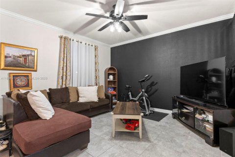 Touwnhouse à vendre à Miami, Floride: 3 chambres, 151.9 m2 № 1952821 - photo 5