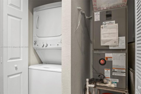 Touwnhouse à vendre à Miami, Floride: 3 chambres, 151.9 m2 № 1952821 - photo 27
