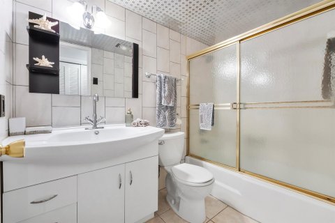 Купить кондоминиум в Холливуд, Флорида 3 комнаты, 83.52м2, № 2083730 - фото 11