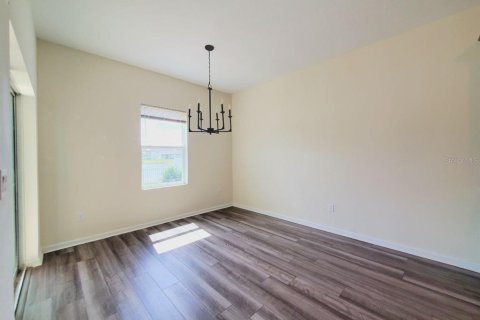 House in Zephyrhills, Florida 3 bedrooms, 165.74 sq.m. № 2393549 - photo 9