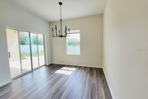 House in Zephyrhills, Florida 3 bedrooms, 165.74 sq.m. № 2393549 - photo 8