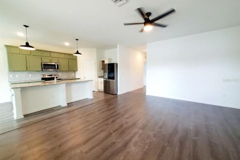 House in Zephyrhills, Florida 3 bedrooms, 165.74 sq.m. № 2393549 - photo 4