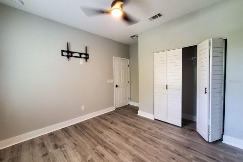 House in Zephyrhills, Florida 3 bedrooms, 165.74 sq.m. № 2393549 - photo 11