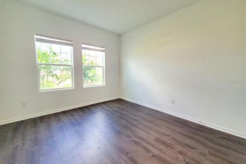 House in Zephyrhills, Florida 3 bedrooms, 165.74 sq.m. № 2393549 - photo 20