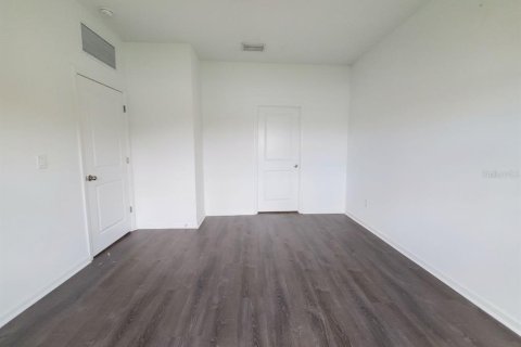 House in Zephyrhills, Florida 3 bedrooms, 165.74 sq.m. № 2393549 - photo 22