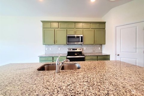 House in Zephyrhills, Florida 3 bedrooms, 165.74 sq.m. № 2393549 - photo 7