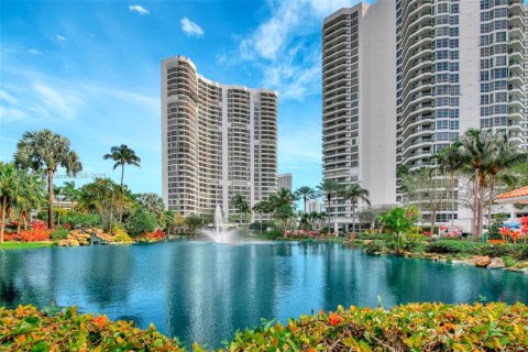 Condominio en venta en Aventura, Florida, 2 dormitorios, 126.81 m2 № 1975264 - foto 1