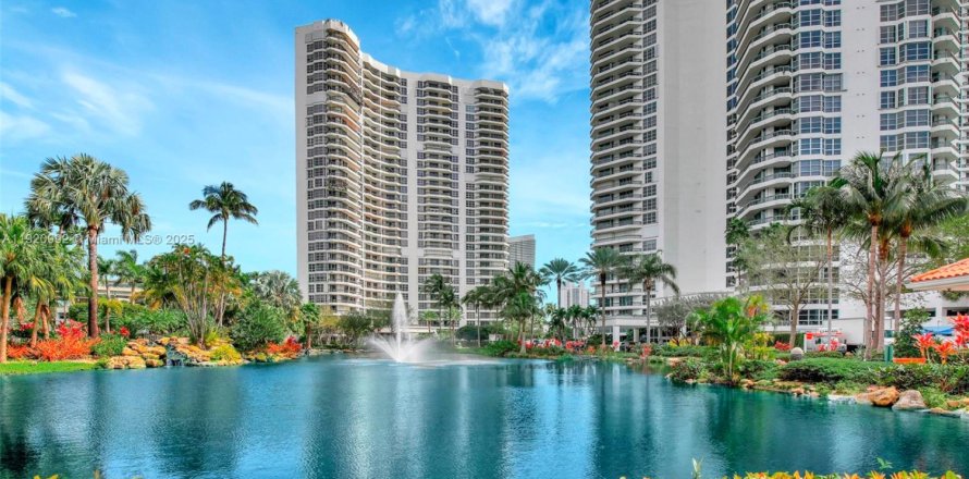 Condominio en Aventura, Florida, 2 dormitorios  № 1975264