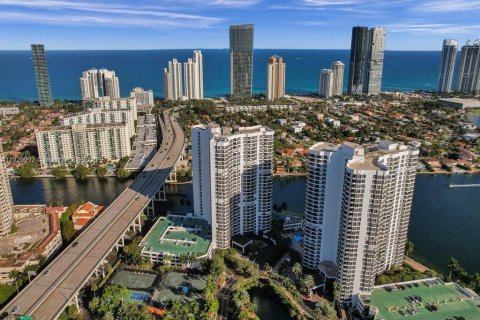 Condominio en venta en Aventura, Florida, 2 dormitorios, 126.81 m2 № 1975264 - foto 6
