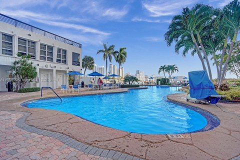 Condominio en venta en Aventura, Florida, 2 dormitorios, 126.81 m2 № 1975264 - foto 8