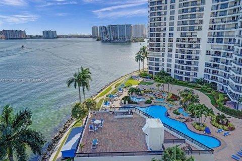 Condominio en venta en Aventura, Florida, 2 dormitorios, 126.81 m2 № 1975264 - foto 5