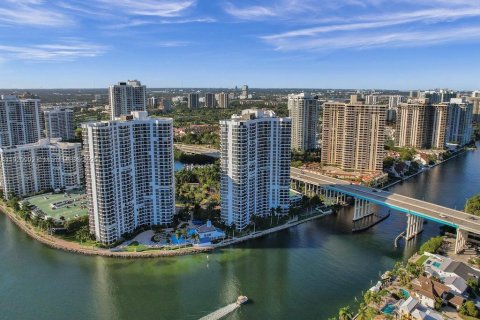 Condominio en venta en Aventura, Florida, 2 dormitorios, 126.81 m2 № 1975264 - foto 4