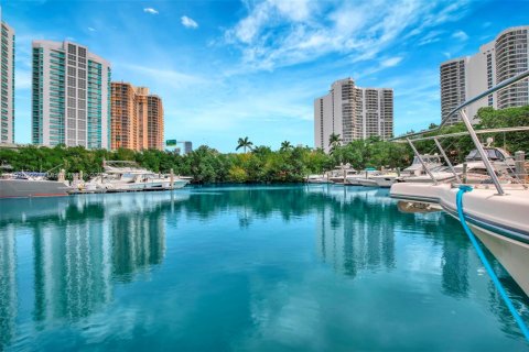 Condominio en venta en Aventura, Florida, 2 dormitorios, 126.81 m2 № 1975264 - foto 3