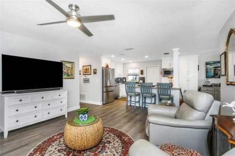 Villa ou maison à vendre à Pinellas Park, Floride: 2 chambres, 122.17 m2 № 1906155 - photo 10