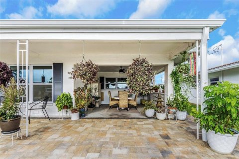 Villa ou maison à vendre à Pinellas Park, Floride: 2 chambres, 122.17 m2 № 1906155 - photo 3