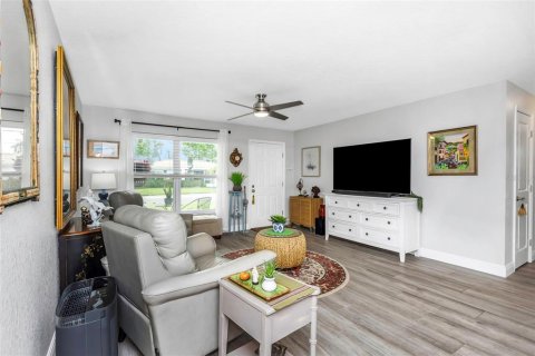 Villa ou maison à vendre à Pinellas Park, Floride: 2 chambres, 122.17 m2 № 1906155 - photo 8