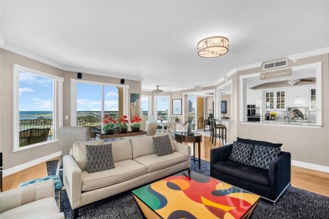 Condo in Saint Petersburg, Florida, 3 bedrooms № 2106967 - photo 11
