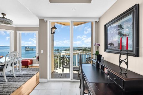 Condo in Saint Petersburg, Florida, 3 bedrooms № 2106967 - photo 6