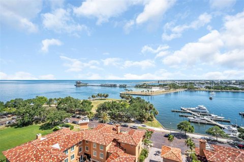 Condo in Saint Petersburg, Florida, 3 bedrooms № 2106967 - photo 26