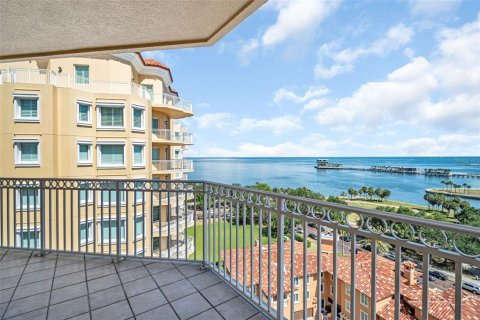 Condo in Saint Petersburg, Florida, 3 bedrooms № 2106967 - photo 25