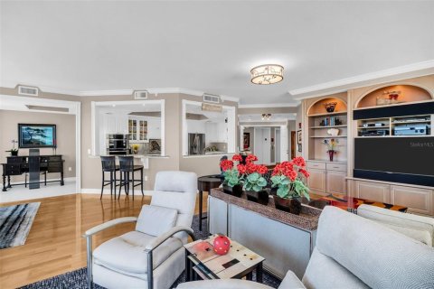 Condo in Saint Petersburg, Florida, 3 bedrooms № 2106967 - photo 5